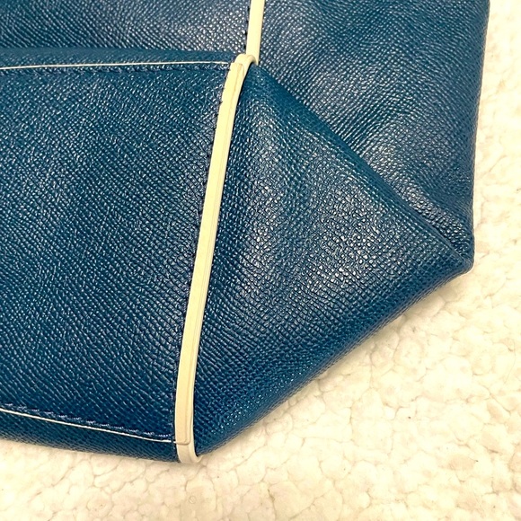 Coach Turnlock Tote in Edgestain Leather Mineral Blue Navy - Picture 8 of 13